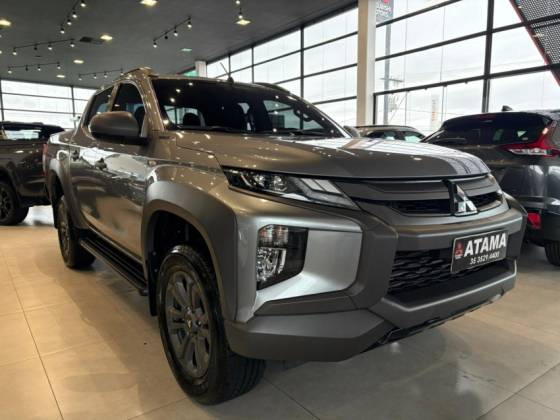 MITSUBISHI L200 TRITON 2.4 16V TURBO DIESEL OUTDOOR GLS CD 4X4 AUTOMÁTICO MITSUBISHI L200 TRITON 2.4 16V TURBO DIESEL OUTDOOR GLS CD 4X4 AUTOMÁTICO